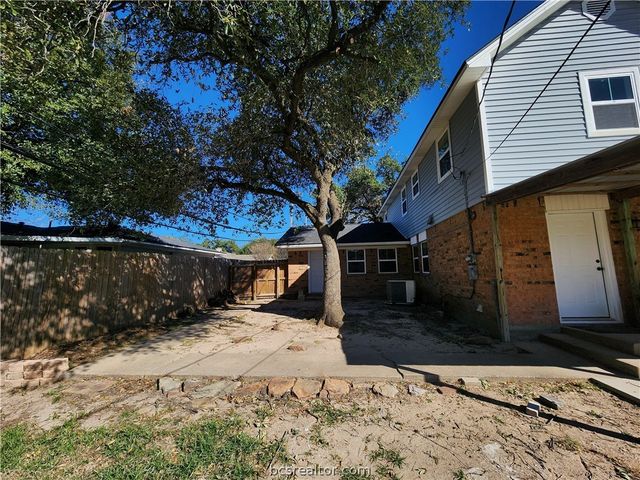1405 Broadmoor Drive, Bryan, TX 77802