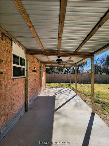 1405 Broadmoor Drive, Bryan, TX 77802