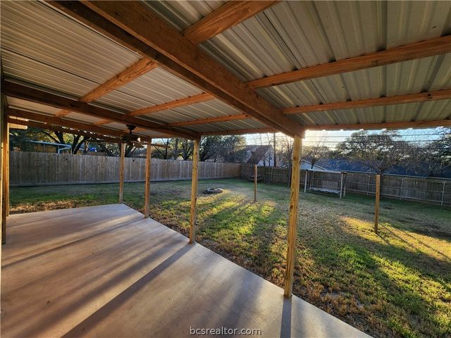 1405 Broadmoor Drive, Bryan, TX 77802