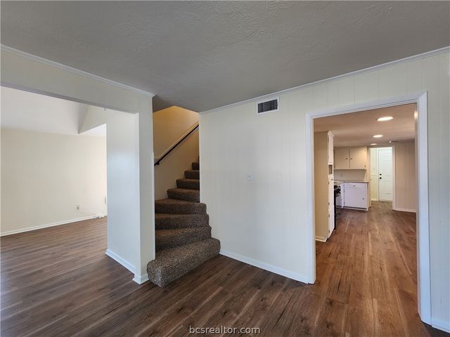 1405 Broadmoor Drive, Bryan, TX 77802