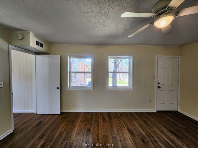 1405 Broadmoor Drive, Bryan, TX 77802