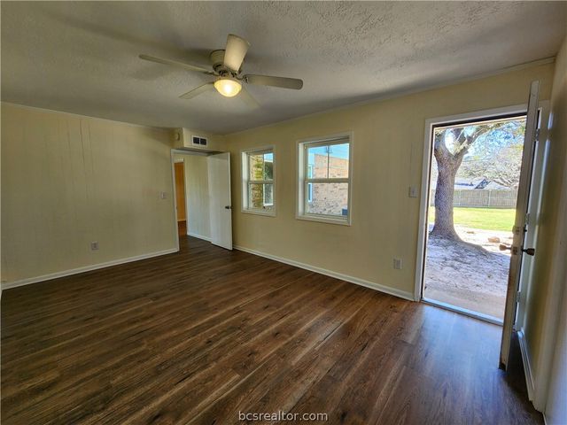 1405 Broadmoor Drive, Bryan, TX 77802