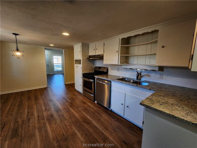 1405 Broadmoor Drive, Bryan, TX 77802