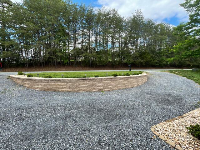 106 Park Shores CIR, Moneta, VA 24121