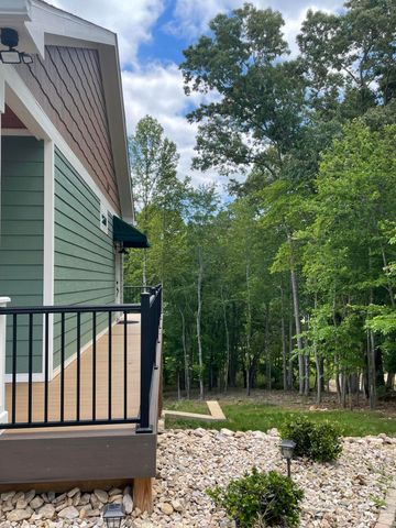 106 Park Shores CIR, Moneta, VA 24121