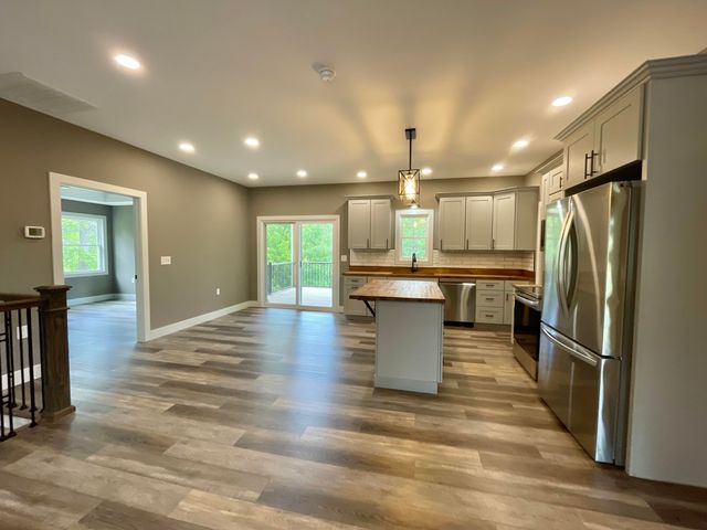 106 Park Shores CIR, Moneta, VA 24121
