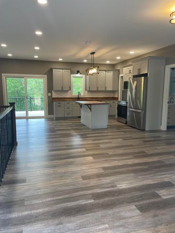 106 Park Shores CIR, Moneta, VA 24121