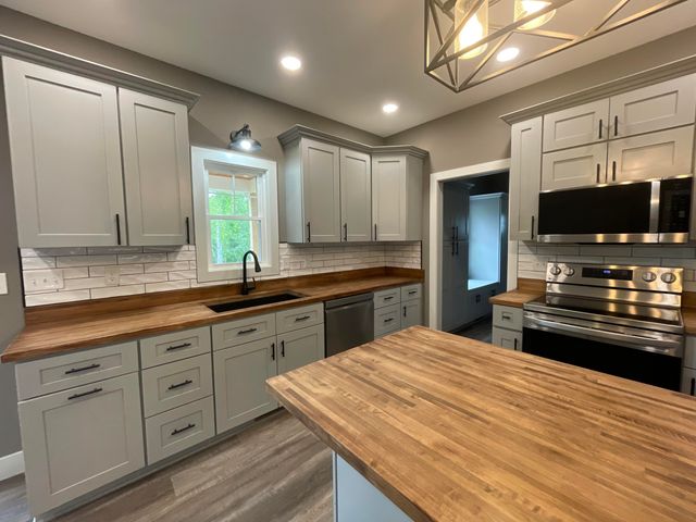 106 Park Shores CIR, Moneta, VA 24121