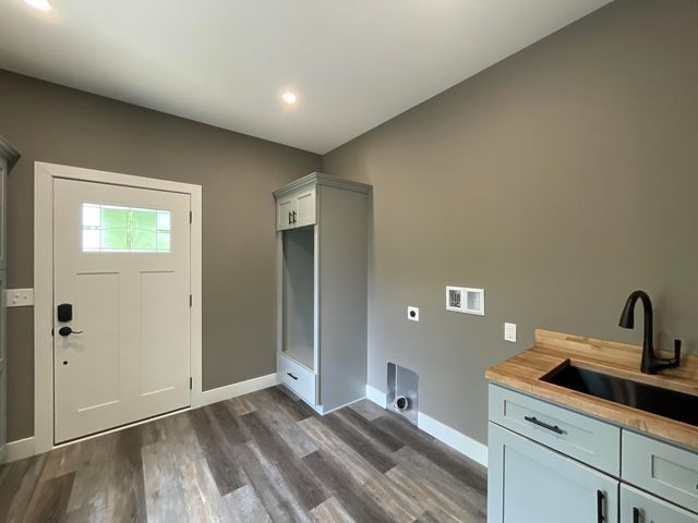106 Park Shores CIR, Moneta, VA 24121