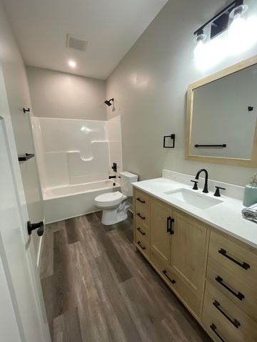 106 Park Shores CIR, Moneta, VA 24121