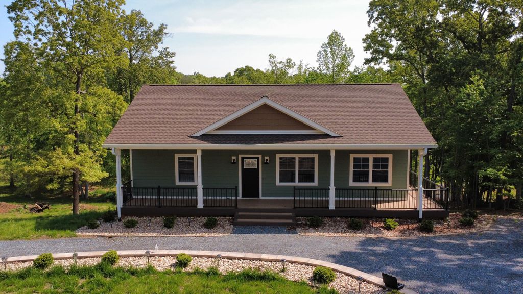 106 Park Shores CIR, Moneta, VA 24121