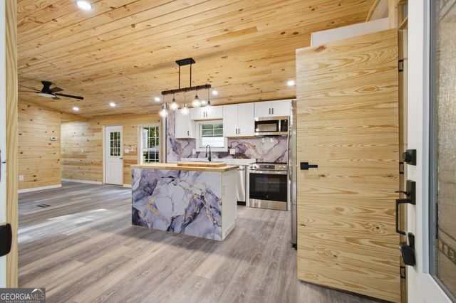 450 Snowy River Place, Clarkesville, GA 30523