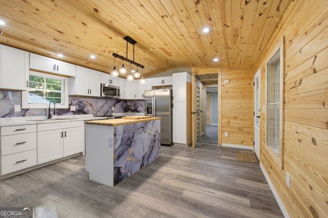 450 Snowy River Place, Clarkesville, GA 30523