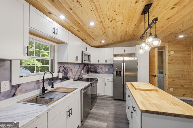 450 Snowy River Place, Clarkesville, GA 30523