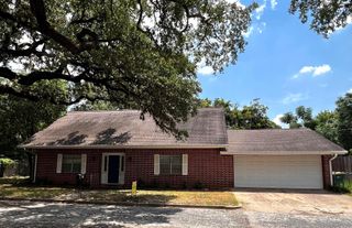 235 W Lower Line ST, La Grange, TX 78945