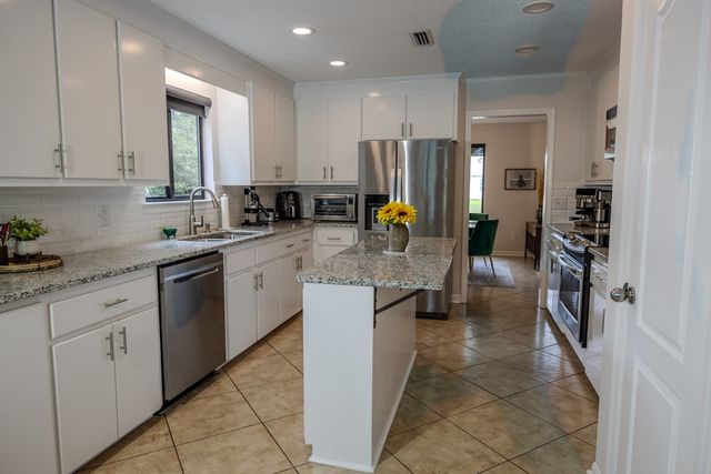 1605 Selkirk, Dothan, AL 36303