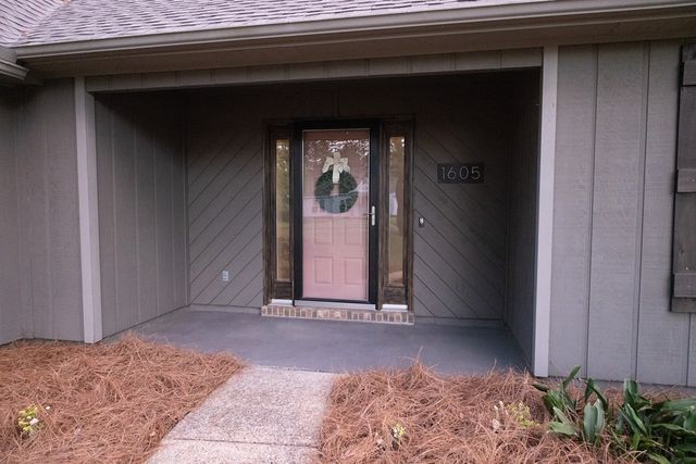 1605 Selkirk, Dothan, AL 36303