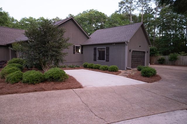 1605 Selkirk, Dothan, AL 36303