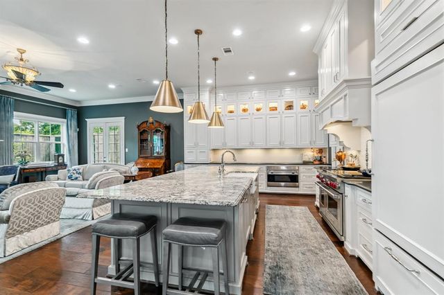 148 Mcgoey Circle, Shenandoah, TX 77384