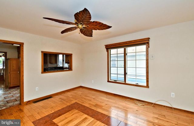 209 S DELMORR AVE, Morrisville, PA 19067