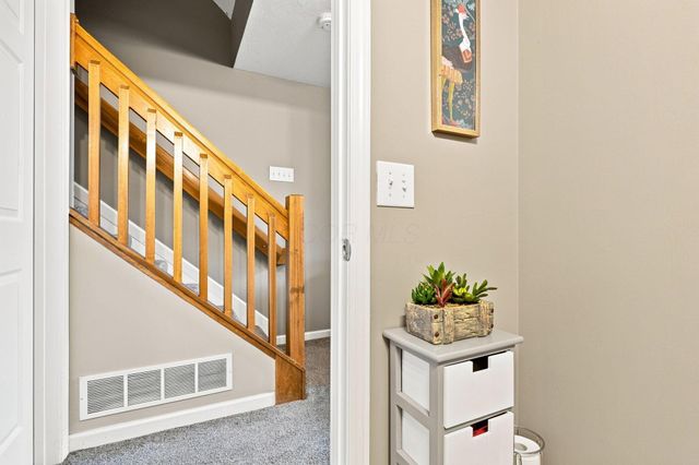 6058 Phar Lap Drive, 17, New Albany, OH 43054
