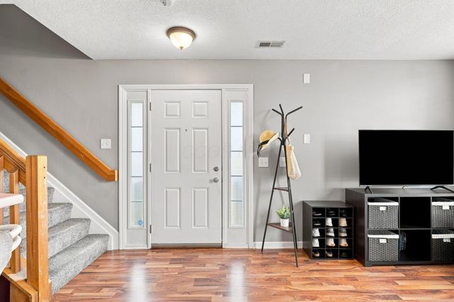 6058 Phar Lap Drive, 17, New Albany, OH 43054