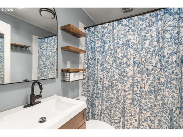 2946 E 1ST Ave, Camas, WA 98607