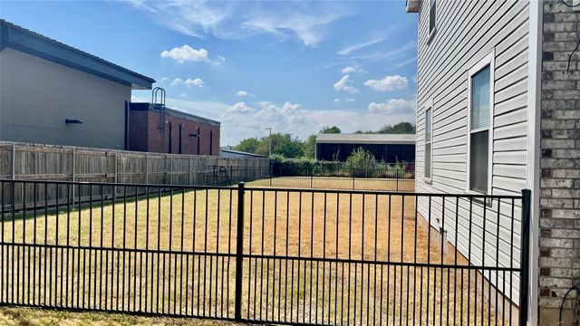 115 N Denton Street, Weatherford, TX 76086