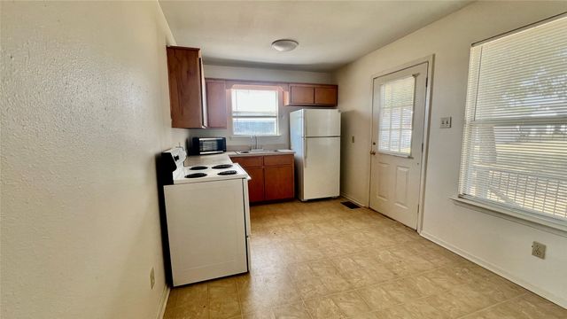 115 N Denton Street, Weatherford, TX 76086