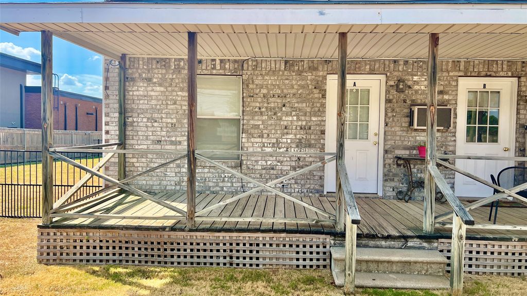 115 N Denton Street, Weatherford, TX 76086