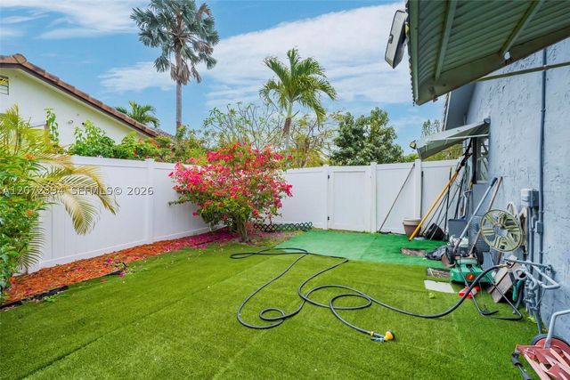7211 NW 76th St, Tamarac, FL 33321