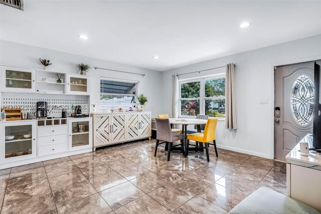 7211 NW 76th St, Tamarac, FL 33321