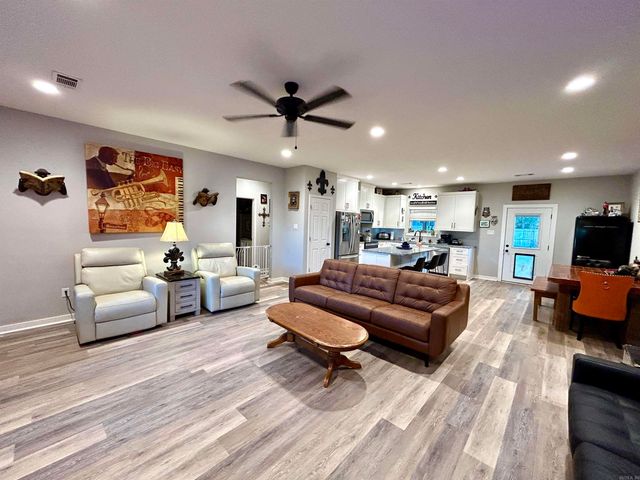 929 GRAND Avenue, Haskell, AR 72015