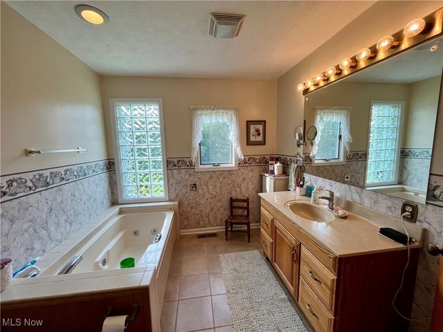 1368 Andora Road NE, Carrollton, OH 44615