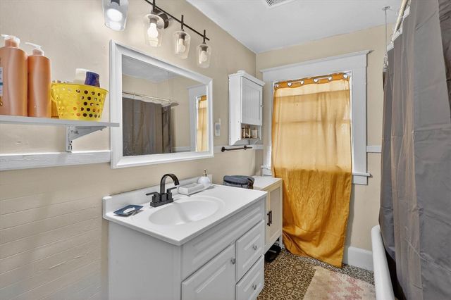 510 S Clinton Street, Albion, MI 49224