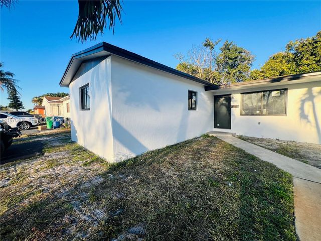 19133 NW 35th Ave, Miami Gardens, FL 33056