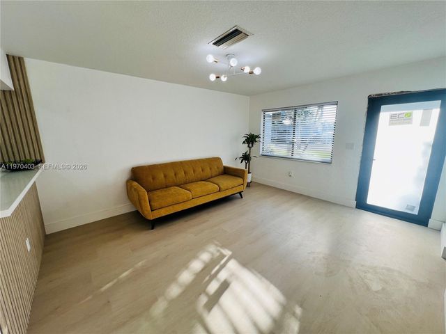 19133 NW 35th Ave, Miami Gardens, FL 33056