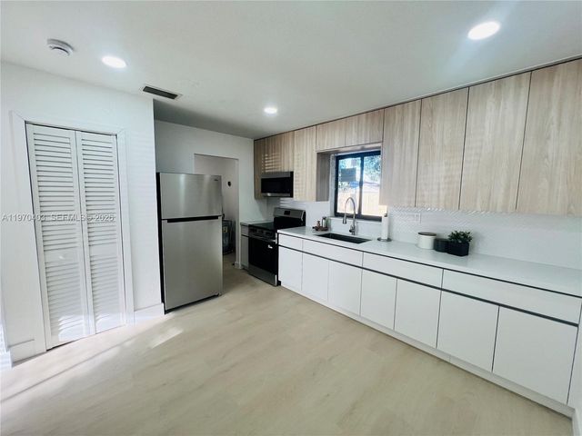 19133 NW 35th Ave, Miami Gardens, FL 33056