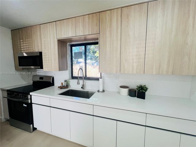 19133 NW 35th Ave, Miami Gardens, FL 33056