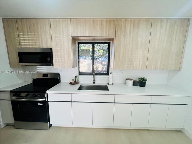 19133 NW 35th Ave, Miami Gardens, FL 33056