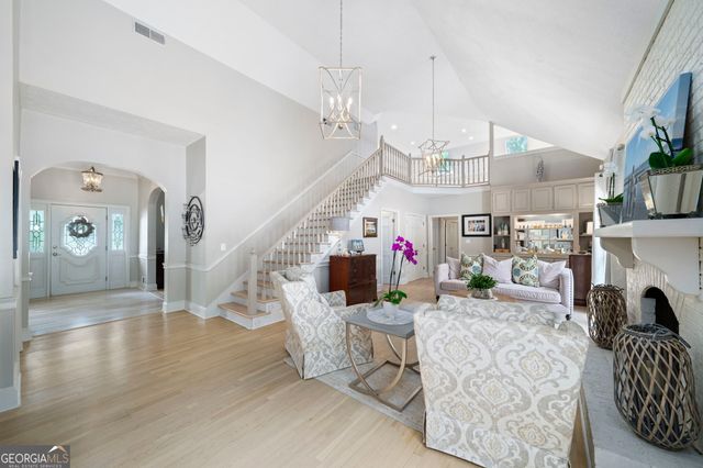 1040 Finnsbury Drive, Roswell, GA 30075