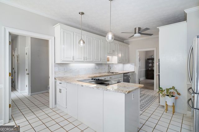 1040 Finnsbury Drive, Roswell, GA 30075