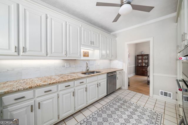 1040 Finnsbury Drive, Roswell, GA 30075