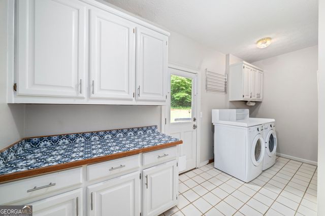 1040 Finnsbury Drive, Roswell, GA 30075