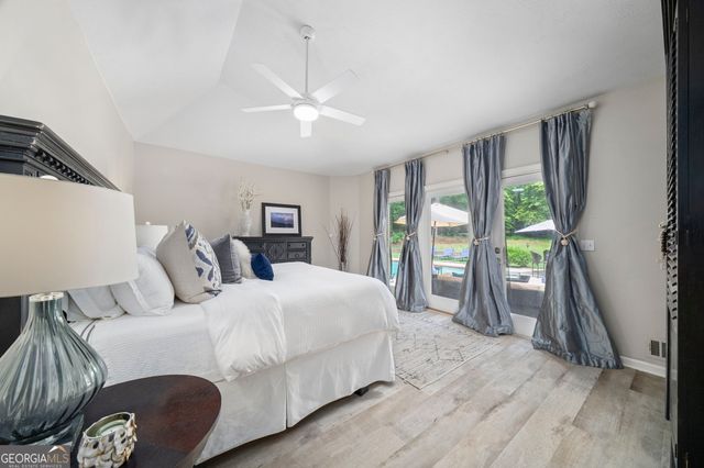 1040 Finnsbury Drive, Roswell, GA 30075