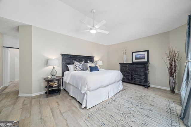 1040 Finnsbury Drive, Roswell, GA 30075
