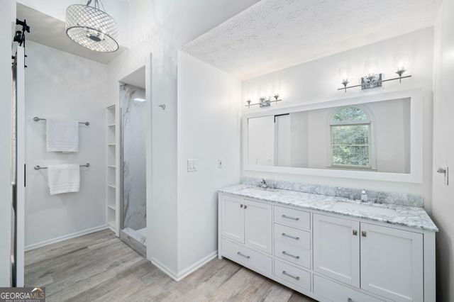 1040 Finnsbury Drive, Roswell, GA 30075