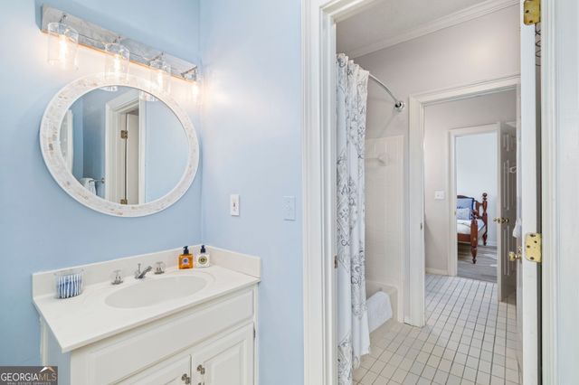 1040 Finnsbury Drive, Roswell, GA 30075