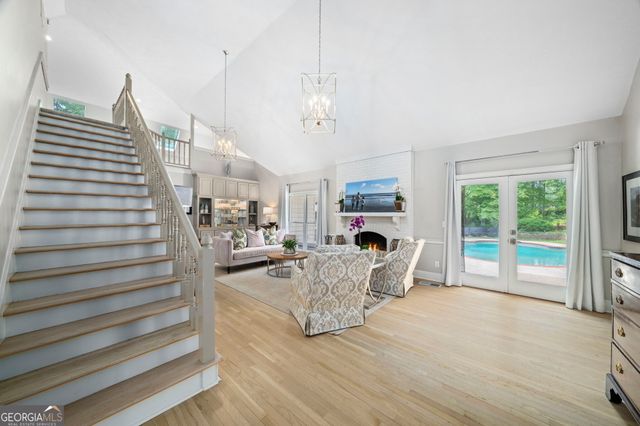 1040 Finnsbury Drive, Roswell, GA 30075