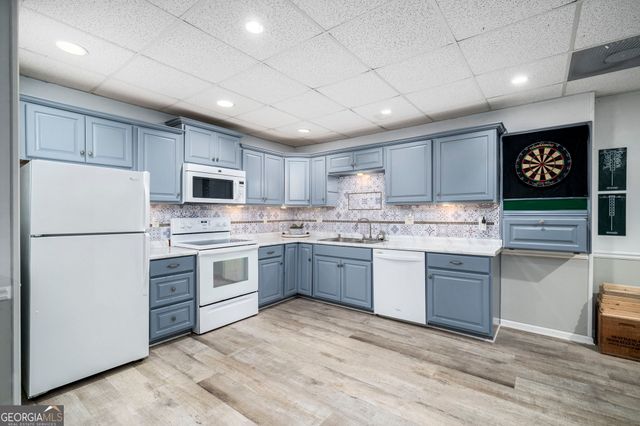 1040 Finnsbury Drive, Roswell, GA 30075